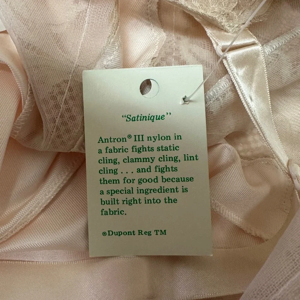 Vintage Wonder Maid Peach Lace Full Slip Dress 2992 A Antron Nylon NWT USA 32